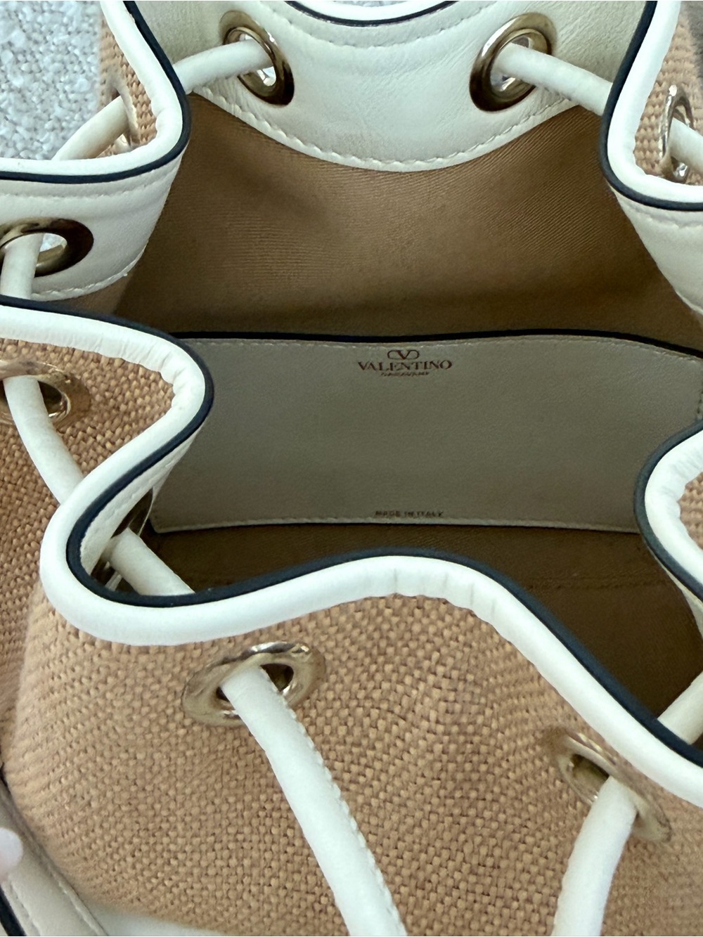 Valentino Garavani Locò Raffia Bucket Bag - Picture 10 of 13